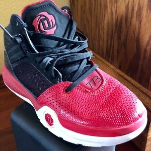 Boys Derrick Rose Adidas shoes